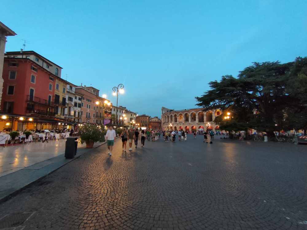 Verona by night Arena square