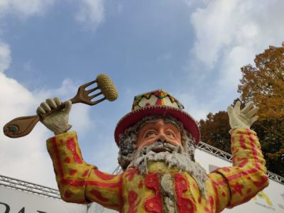 Gnocchi und Süẞspeisen für den Veroneser Karneval